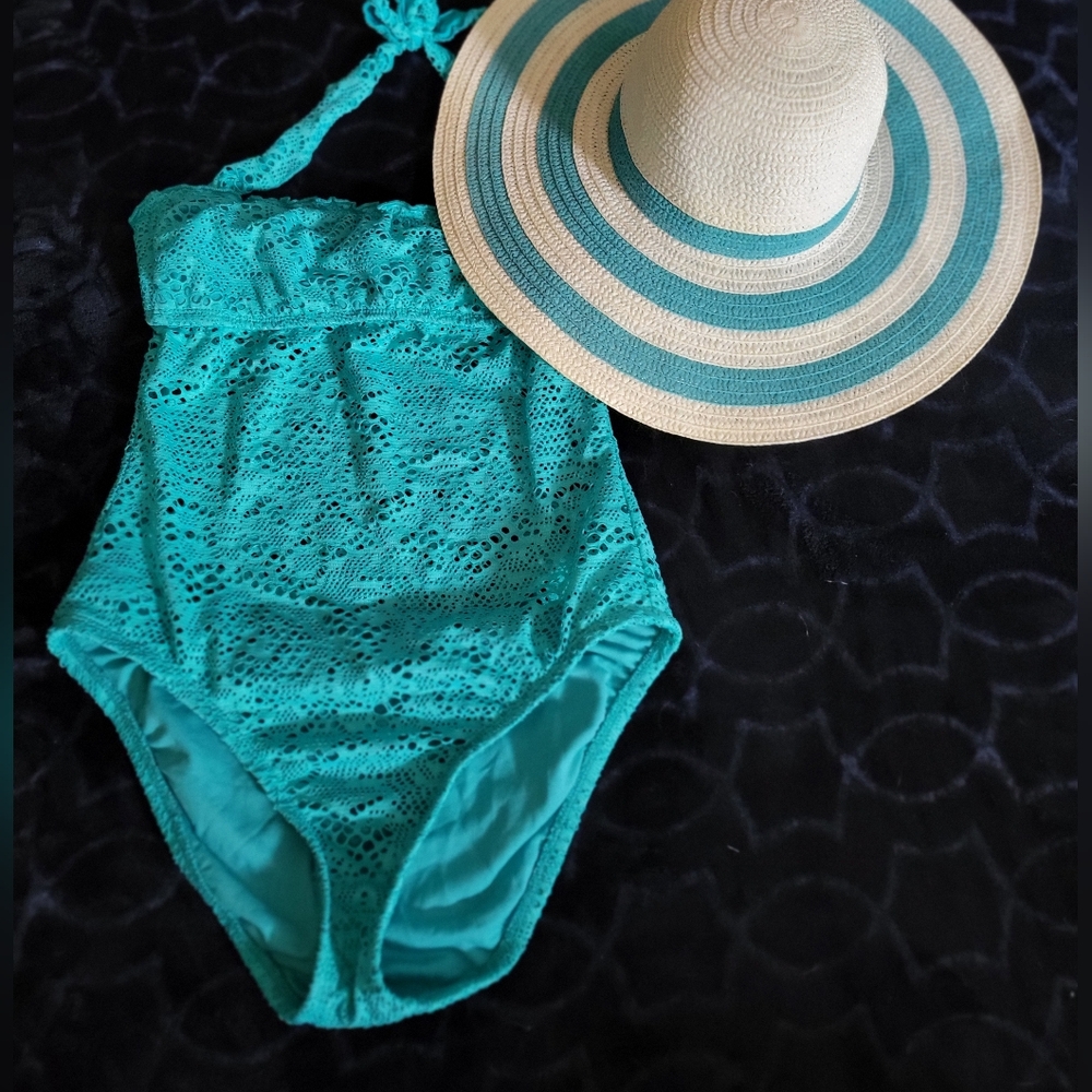 Chatties White and Teal Crochet Set